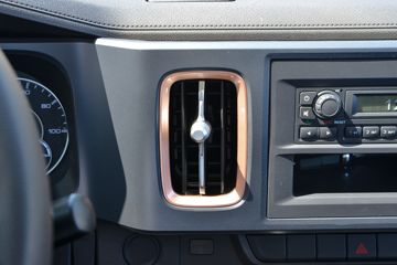 福田奥铃 智蓝EM 4.5T 3.815米单排纯电动栏板轻卡59.4kWh内饰图片