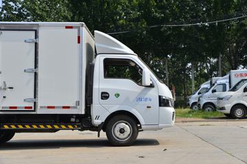 ����;�� T5 ��ȿ� ��׼�� 1.6L 105���� CNG 3.8�׵�����ʽС��(����)ͼƬ