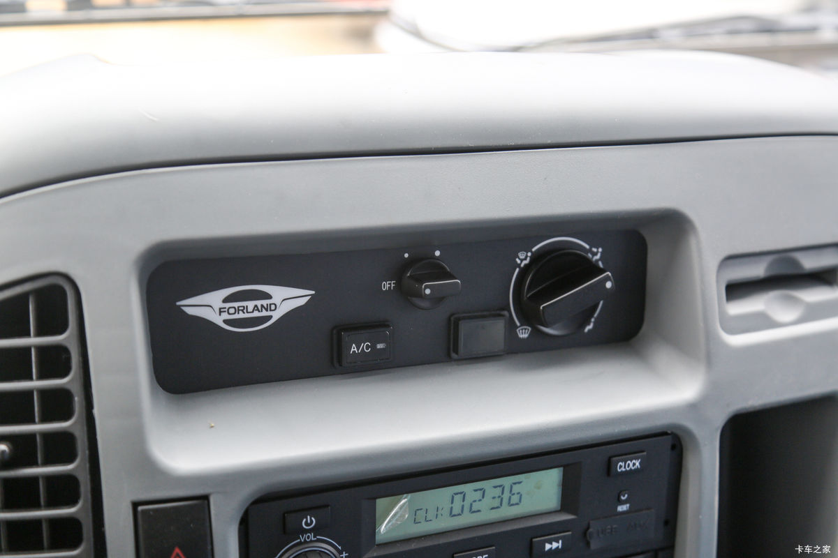 �������� ʱ�����726 151���� 4X2 2.8���Ű���ж����ʻ��                                               