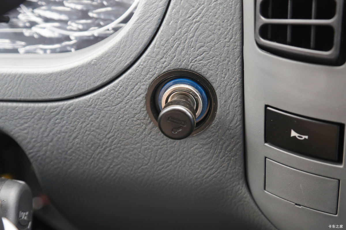 �������� ʱ�����726 151���� 4X2 2.8���Ű���ж����ʻ��                                               