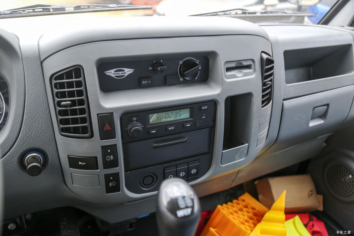 �������� ʱ�����726 151���� 4X2 2.8���Ű���ж����ʻ��                                               