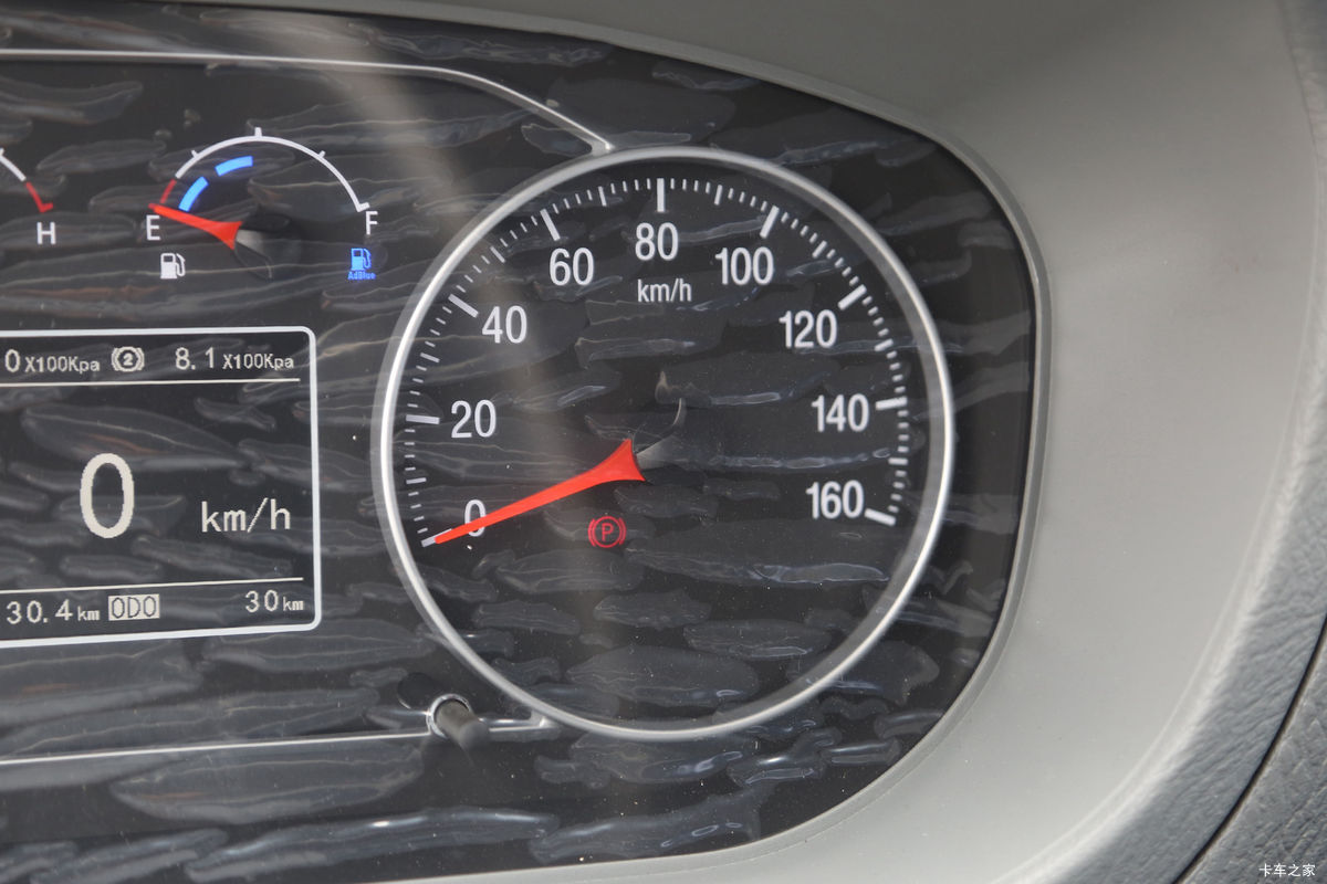 �������� ʱ�����726 151���� 4X2 2.8���Ű���ж����ʻ��                                               