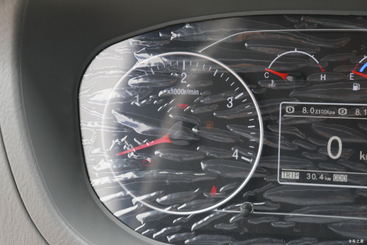 �������� ʱ�����726 151���� 4X2 2.8���Ű���ж����ʻ��                                               