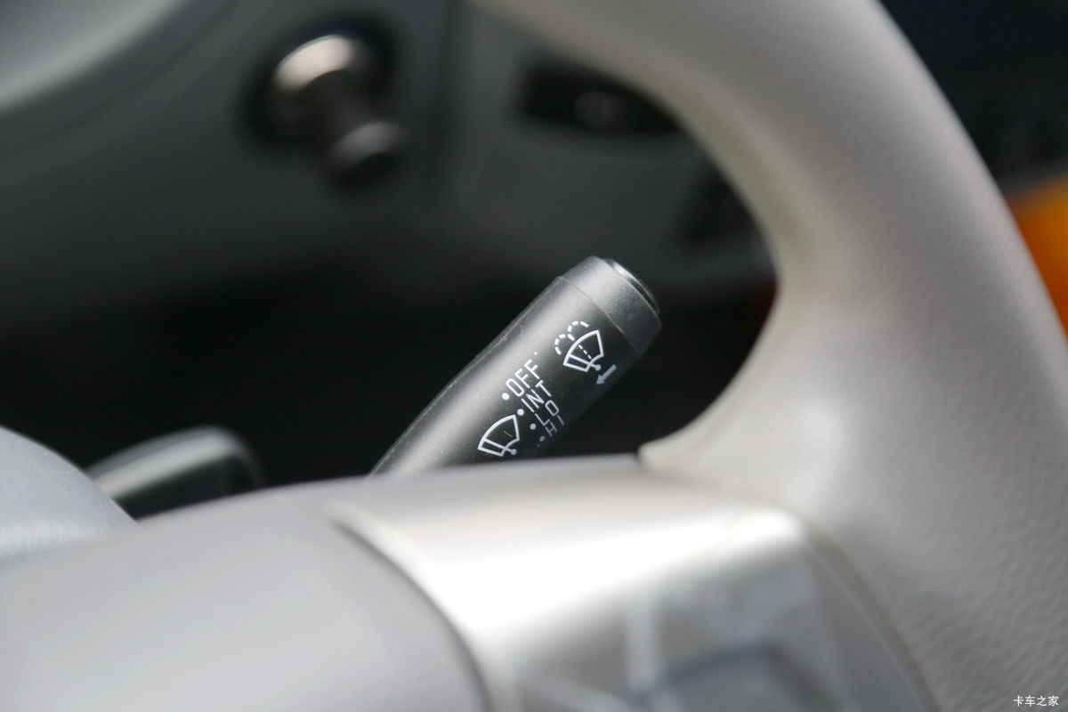 �������� ʱ�����726 151���� 4X2 2.8���Ű���ж����ʻ��                                               