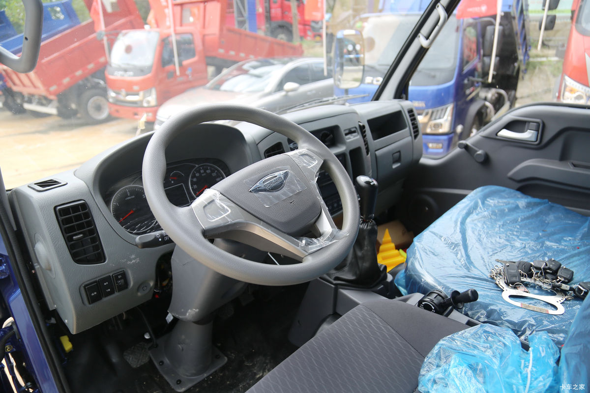 �������� ʱ�����726 151���� 4X2 2.8���Ű���ж����ʻ��                                               