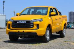 江铃 宝典 2023款 2.5T柴油 140马力 手动两驱 长轴双排皮卡