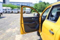 江铃 宝典 2023款 2.5T柴油 140马力 手动两驱 长轴双排皮卡