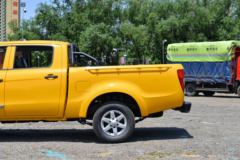 江铃 宝典 2023款 2.5T柴油 140马力 手动两驱 长轴双排皮卡