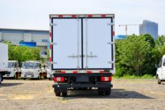 江铃 凯运+蓝鲸 宽体 152马力 4X2 4.02米冷藏车(国六)(JX5049XLCTGA26)