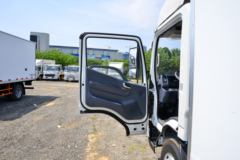 江铃 凯运+蓝鲸 宽体 152马力 4X2 4.02米冷藏车(国六)(JX5049XLCTGA26)