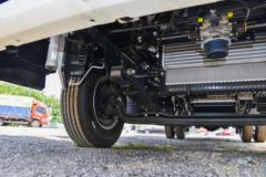 江铃 凯运+蓝鲸 宽体 152马力 4X2 4.02米冷藏车(国六)(JX5049XLCTGA26)