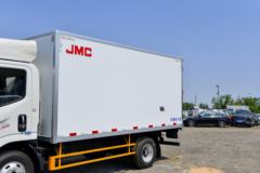 江铃 凯运+蓝鲸 宽体 152马力 4X2 4.02米冷藏车(国六)(JX5049XLCTGA26)