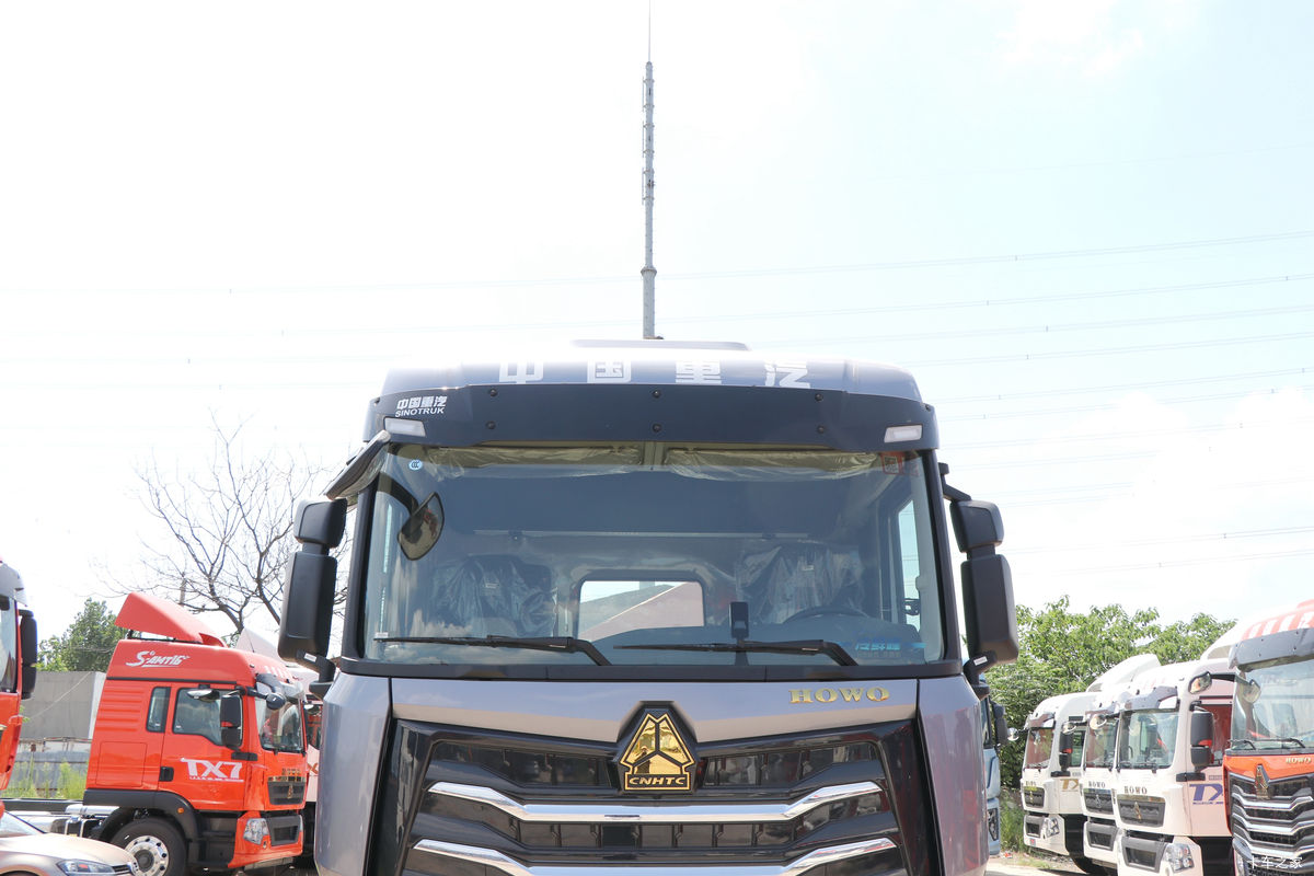 й HOWO MAX 290 4X2 9.55س(ZZ5187XLCN711KF1)