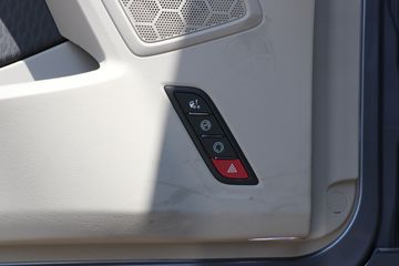 �й����� HOWO MAX 290���� 4X2 9.55����س�(ZZ5187XLCN711KF1)ͼƬ