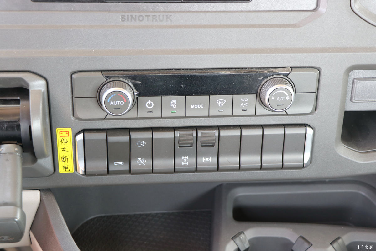 �й����� HOWO MAX 540���� 8X4 9.6��AMT�Զ��������ػ�����ʻ��                                               