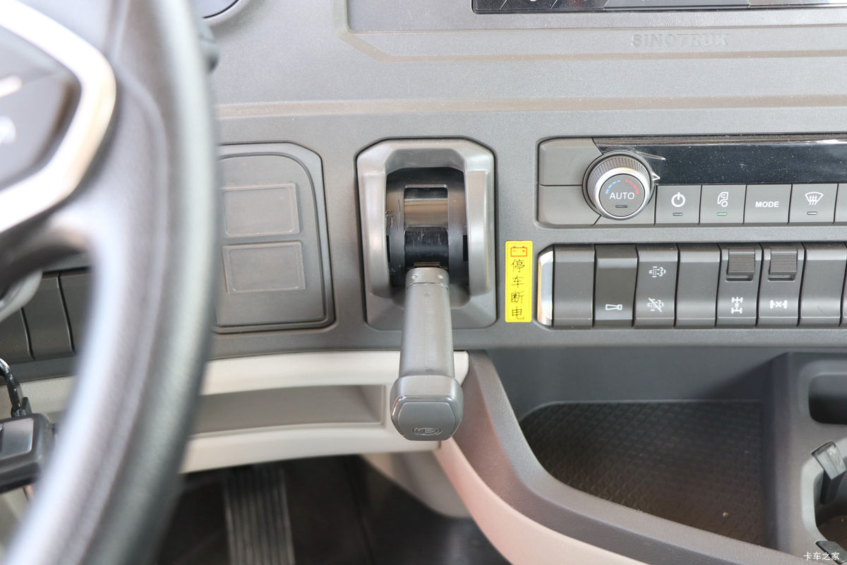 �й����� HOWO MAX 540���� 8X4 9.6��AMT�Զ��������ػ�����ʻ��                                               
