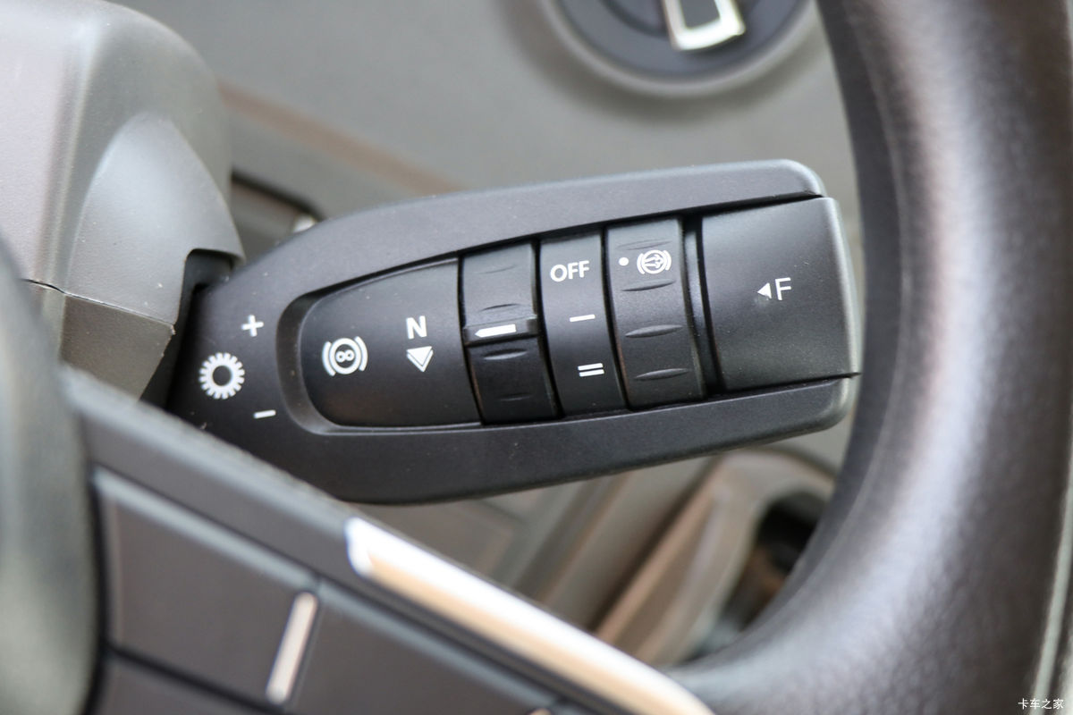 �й����� HOWO MAX 540���� 8X4 9.6��AMT�Զ��������ػ�����ʻ��                                               