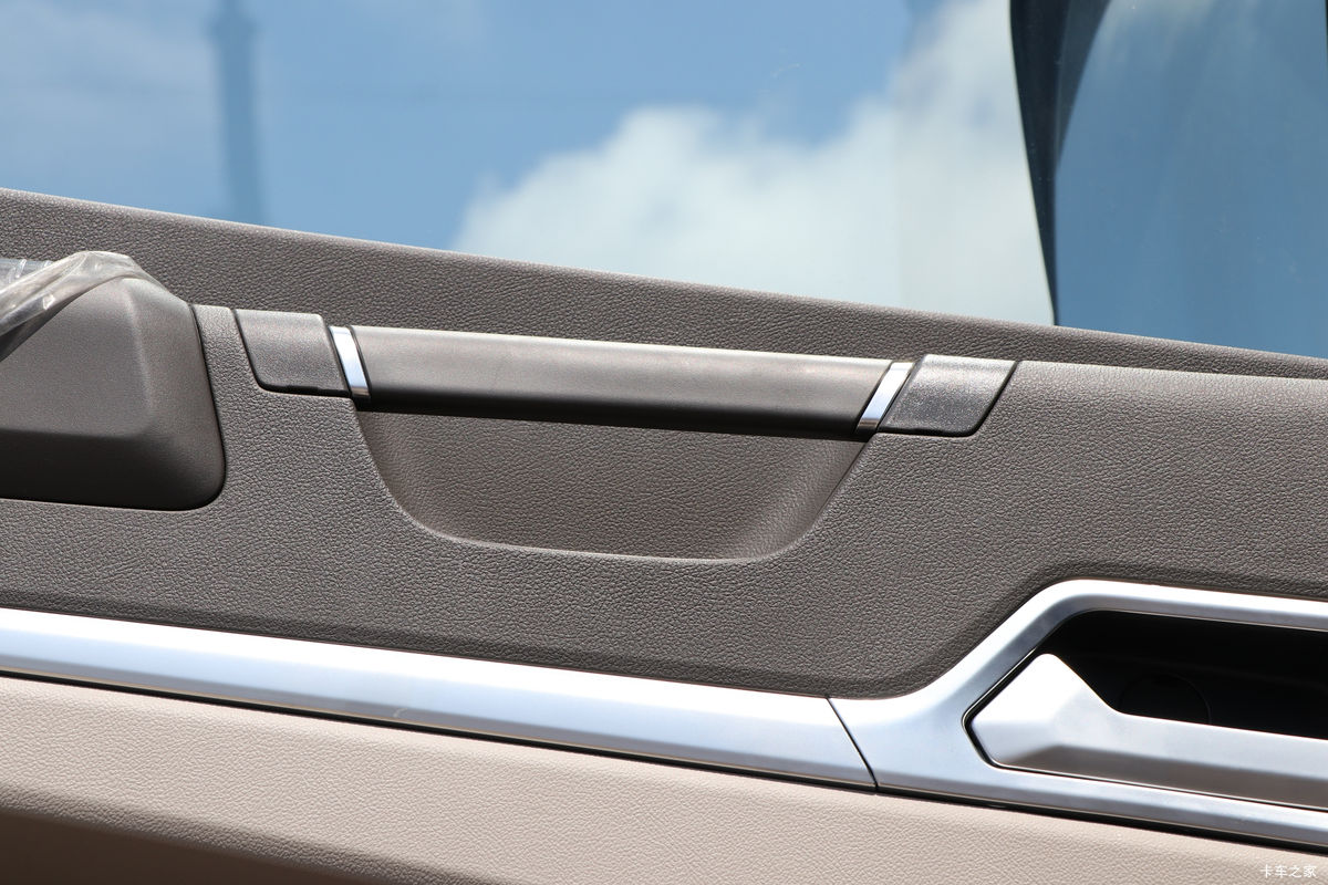 �й����� HOWO MAX 540���� 8X4 9.6��AMT�Զ��������ػ�����ʻ��                                               
