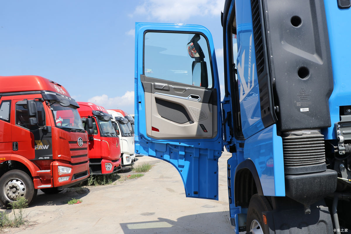 �й����� HOWO MAX 540���� 8X4 9.6��AMT�Զ��������ػ�����ʻ��                                               