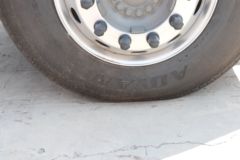 中国重汽 HOWO MAX 540马力 8X4 9.6米AMT自动档栏板载货车(ZZ1317V446KF1)