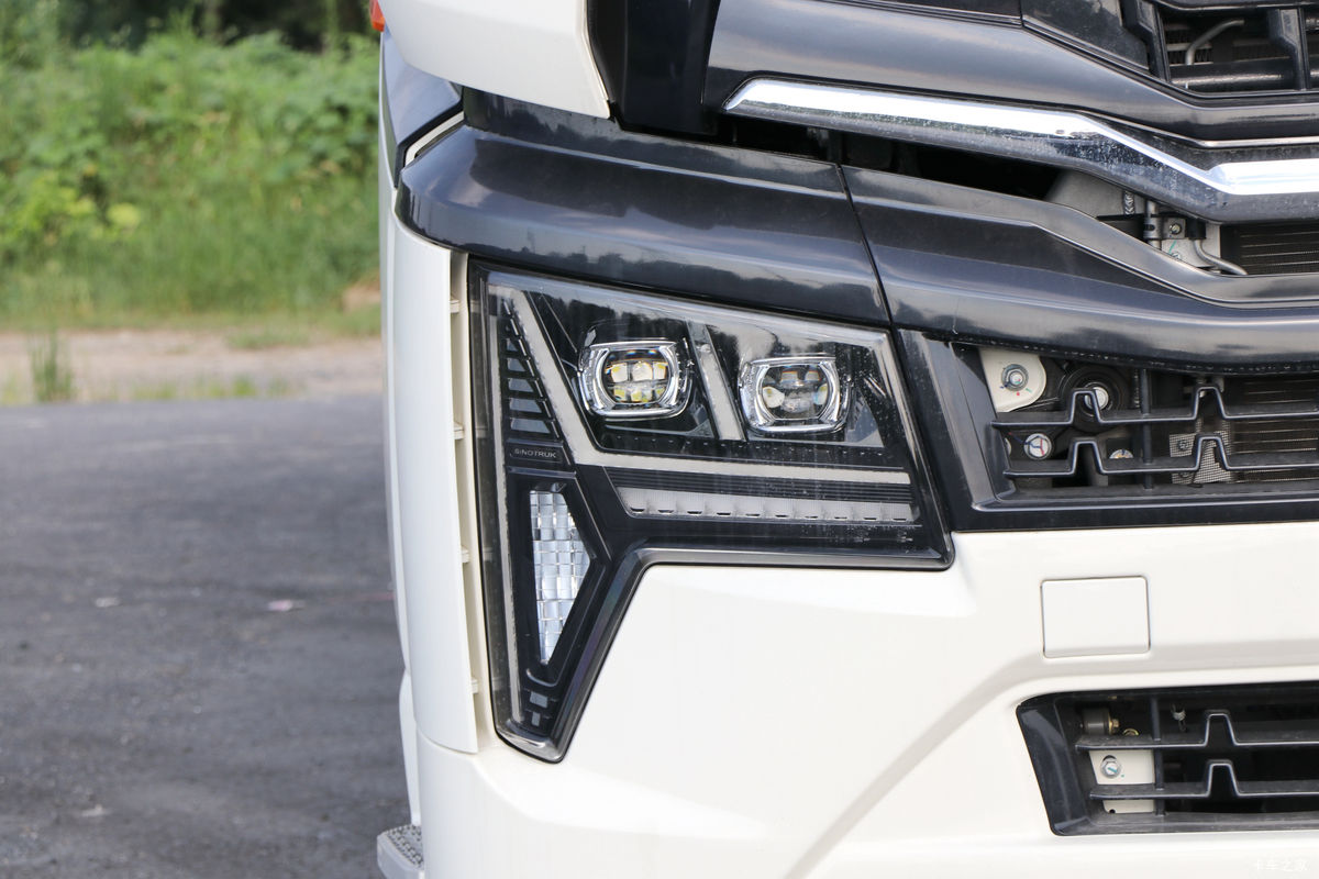 �й����� HOWO MAX 540���� 8X4 AMT�Զ����ʻ�ˮ��Ʒ���䳵(����������)���                                                