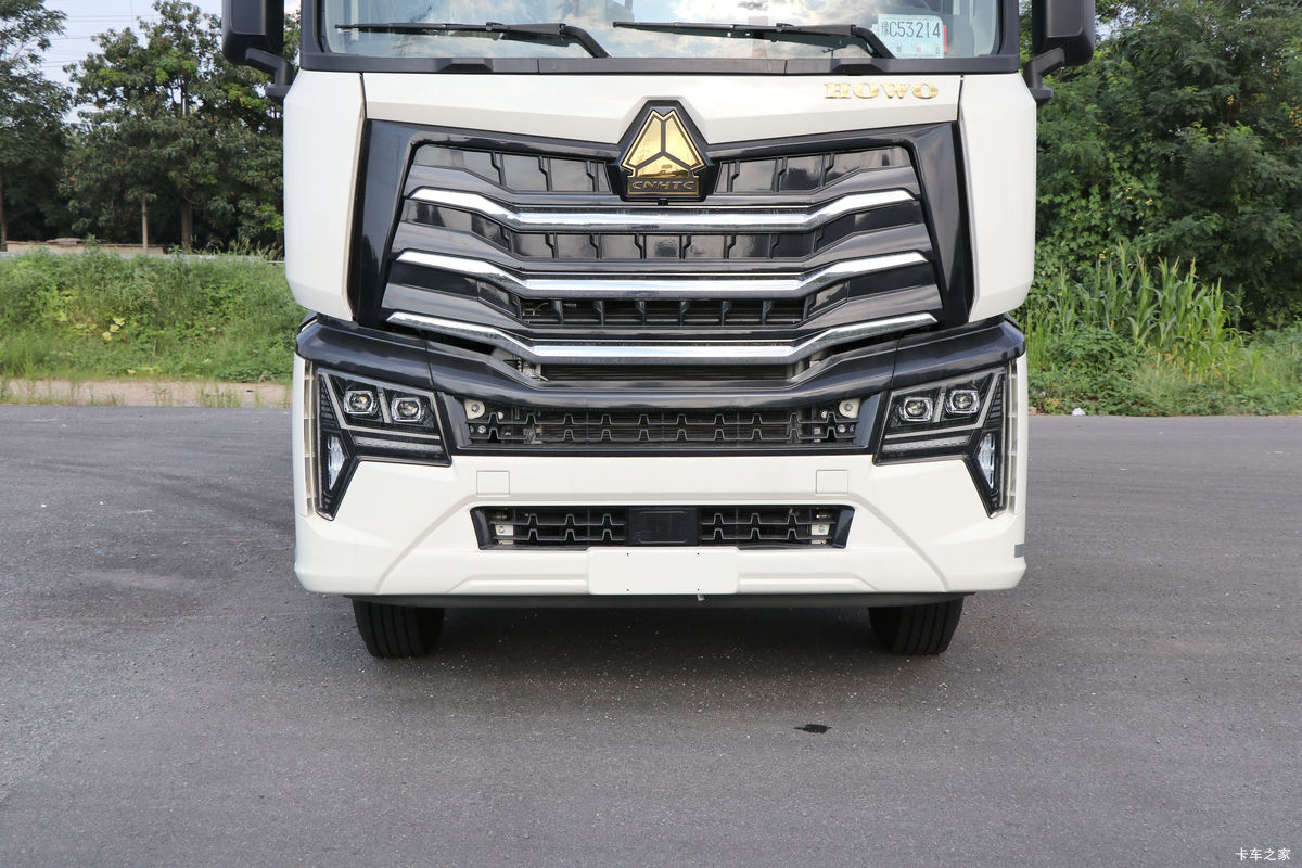 �й����� HOWO MAX 540���� 8X4 AMT�Զ����ʻ�ˮ��Ʒ���䳵(����������)���                                                