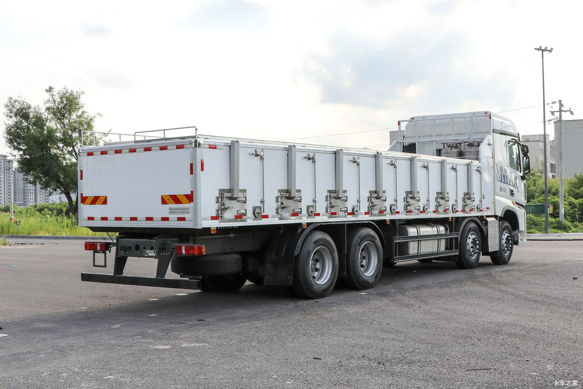 �й����� HOWO MAX 540���� 8X4 AMT�Զ����ʻ�ˮ��Ʒ���䳵(����������)���                                                