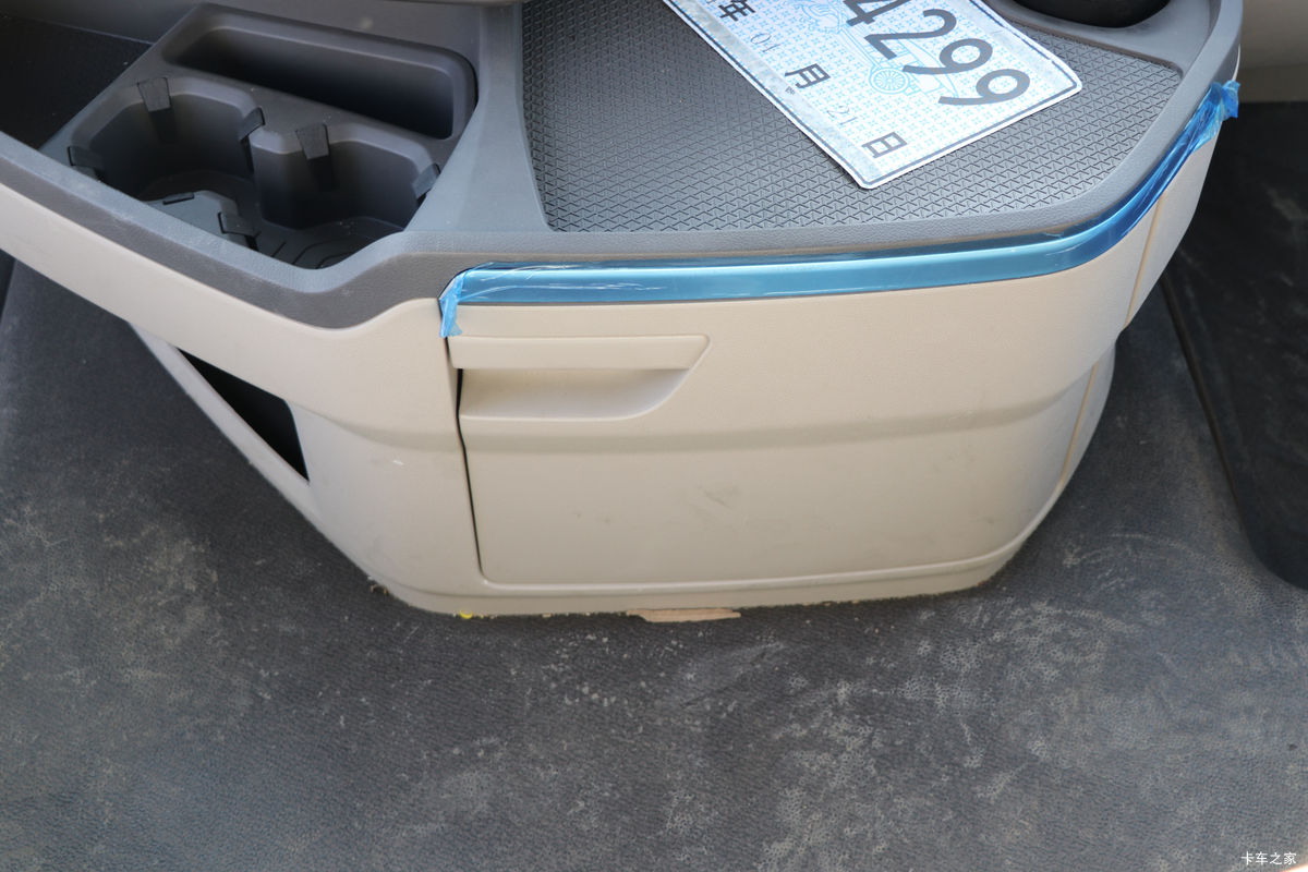 �й����� HOWO MAX 540���� 8X4 AMT�Զ����ʻ�ˮ��Ʒ���䳵(����������)��ʻ��                                               