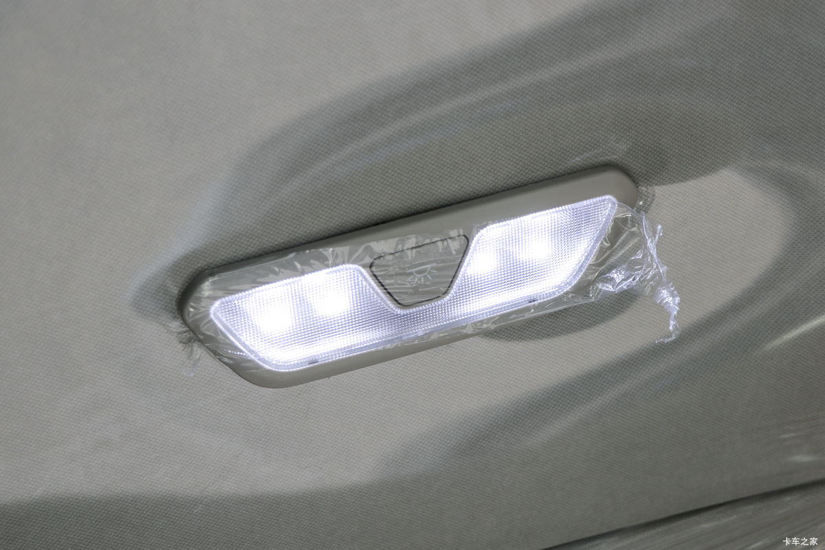�й����� HOWO MAX 540���� 8X4 AMT�Զ����ʻ�ˮ��Ʒ���䳵(����������)��ʻ��                                               