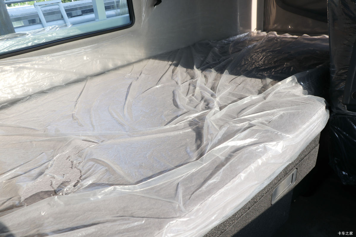 �й����� HOWO MAX 540���� 8X4 AMT�Զ����ʻ�ˮ��Ʒ���䳵(����������)��ʻ��                                               