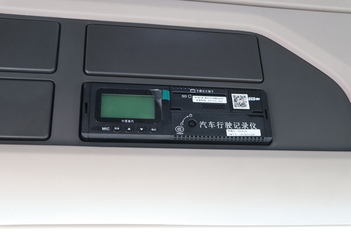 �й����� HOWO MAX 540���� 8X4 AMT�Զ����ʻ�ˮ��Ʒ���䳵(����������)��ʻ��                                               