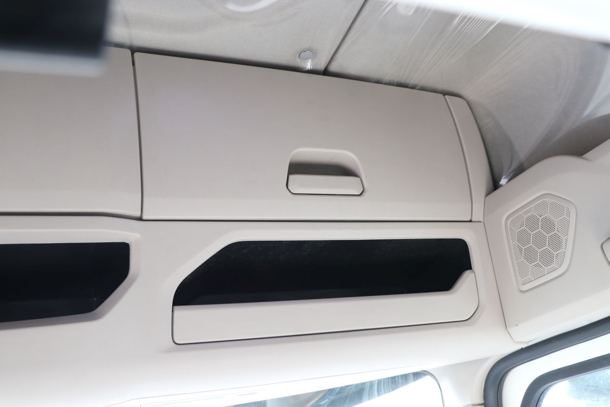 �й����� HOWO MAX 540���� 8X4 AMT�Զ����ʻ�ˮ��Ʒ���䳵(����������)��ʻ��                                               