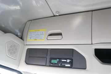 �й����� HOWO MAX 540���� 8X4 AMT�Զ����ʻ�ˮ��Ʒ���䳵(����������)(ZXD5310TSCZQHW1)ͼƬ