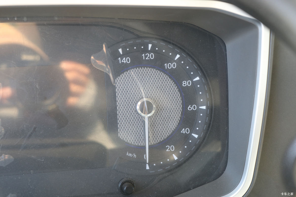 �й����� HOWO MAX 540���� 8X4 AMT�Զ����ʻ�ˮ��Ʒ���䳵(����������)��ʻ��                                               