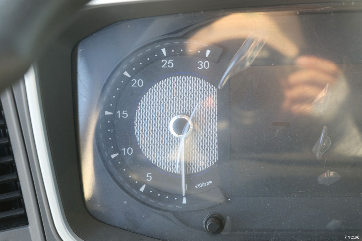 �й����� HOWO MAX 540���� 8X4 AMT�Զ����ʻ�ˮ��Ʒ���䳵(����������)��ʻ��                                               