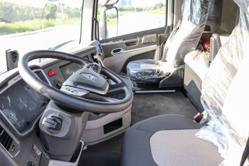 �й����� HOWO MAX 540���� 8X4 AMT�Զ����ʻ�ˮ��Ʒ���䳵(����������)(ZXD5310TSCZQHW1)ͼƬ