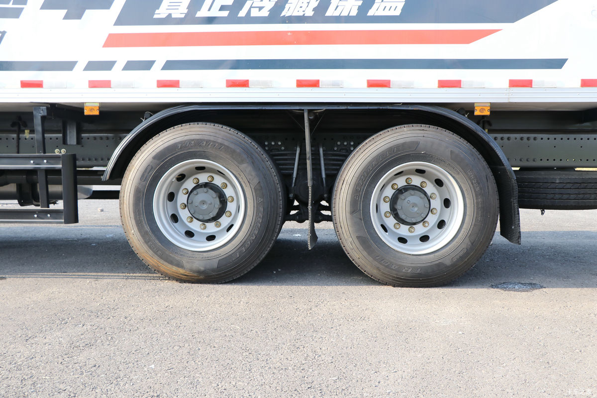 �й����� HOWO MAX 540���� 8X4 AMT�Զ����ʻ�ˮ��Ʒ���䳵(����������)����                                                