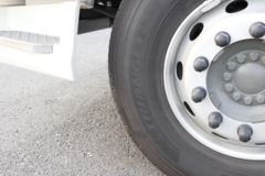 中国重汽 HOWO MAX 540马力 8X4 AMT自动档鲜活水产品运输车(中荥汽车牌)(ZXD5310TSCZQHW1)