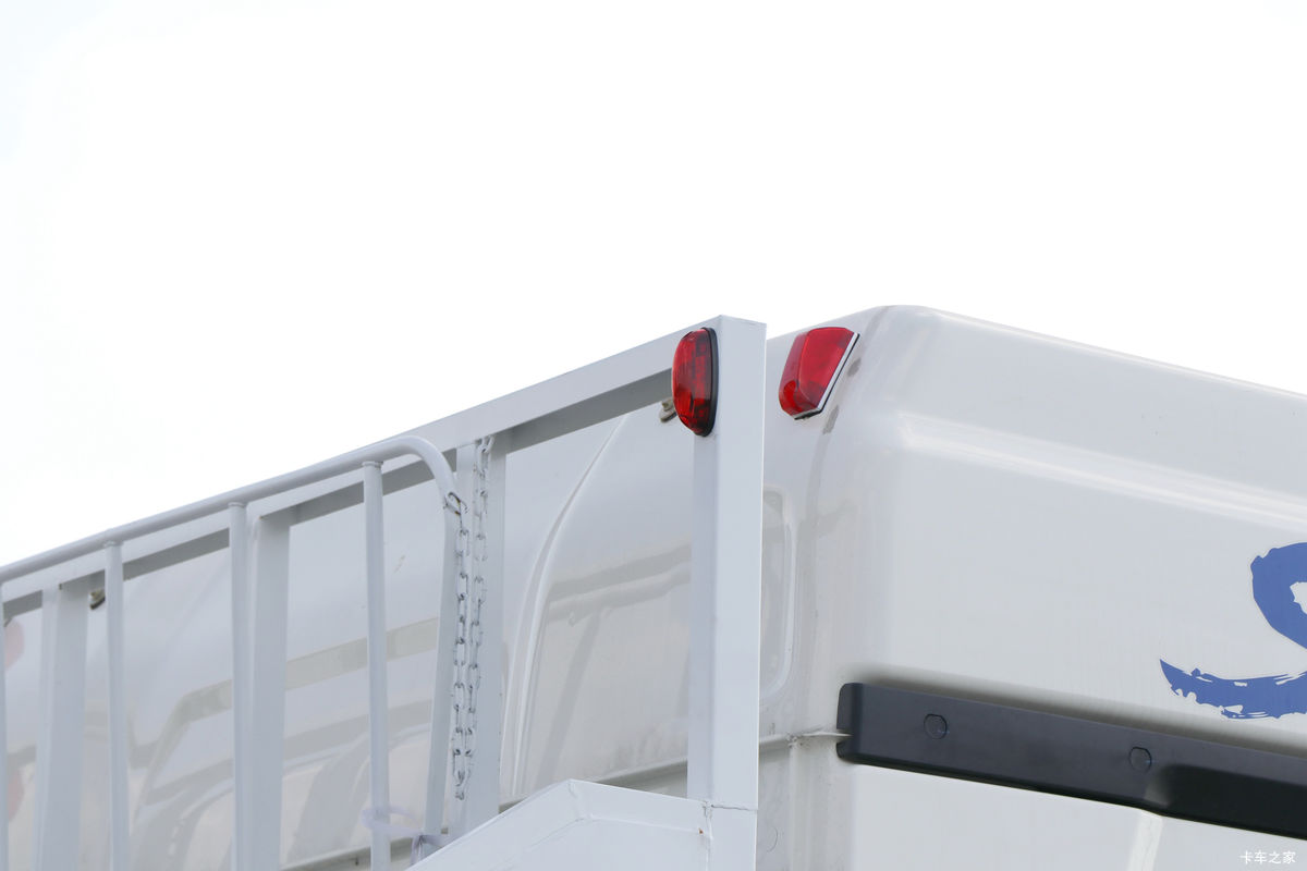 �й����� HOWO MAX 540���� 8X4 AMT�Զ����ʻ�ˮ��Ʒ���䳵(����������)��װ                                                