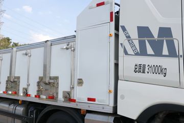 �й����� HOWO MAX 540���� 8X4 AMT�Զ����ʻ�ˮ��Ʒ���䳵(����������)(ZXD5310TSCZQHW1)ͼƬ