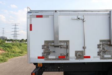 �й����� HOWO MAX 540���� 8X4 AMT�Զ����ʻ�ˮ��Ʒ���䳵(����������)(ZXD5310TSCZQHW1)ͼƬ