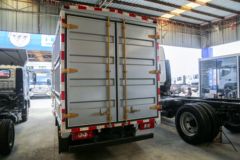 福田 欧马可X 122马力 3.83米排半仓栅式轻卡(气刹)(BJ5044CCY-4A)