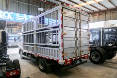 福田 欧马可X 122马力 3.83米排半仓栅式轻卡(气刹)(BJ5044CCY-4A)