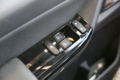 福田 欧马可X 122马力 3.83米排半仓栅式轻卡(气刹)(BJ5044CCY-4A)