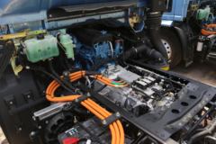 蓝擎·悦EH 4.18米单排插电式混合动力厢式轻卡 宁德时代15.45kWh