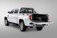 中国重汽 搏胜S6 2024款 商用型豪华版 2.0T柴油 190马力 手动两驱 长轴双排皮卡