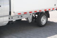 瑞驰EC71L 先锋型I 4X2 3.24米单排纯电动冷藏车50.38kWh