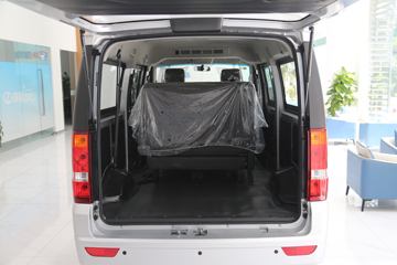 瑞驰 ES50 标准版-先锋型I 2.1T 6/7座 4.5米纯电动多用途乘用车38.64kWh图片
