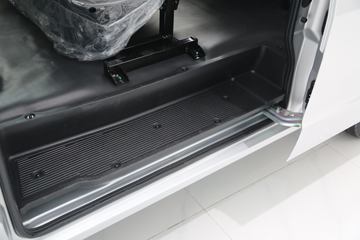 瑞驰 ES50 标准版-先锋型I 2.1T 6/7座 4.5米纯电动多用途乘用车38.64kWh图片