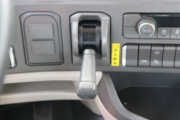 �й����� HOWO MAX 290���� 4X2 6.83��AMT�Զ�����س�ͼƬ